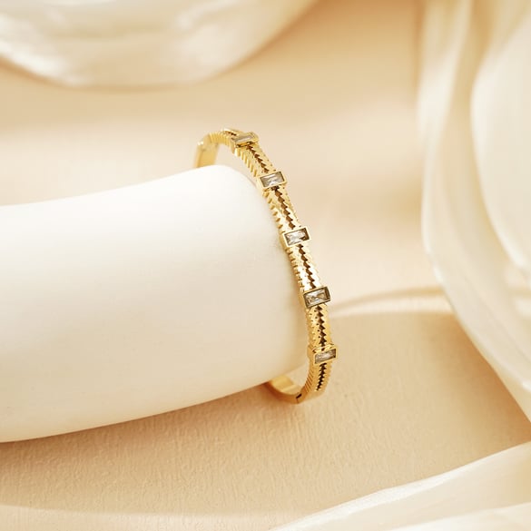 1 pieza de brazaletes de mujer de acero inoxidable dorado con diseño geométrico clásico de serie lujosa 2