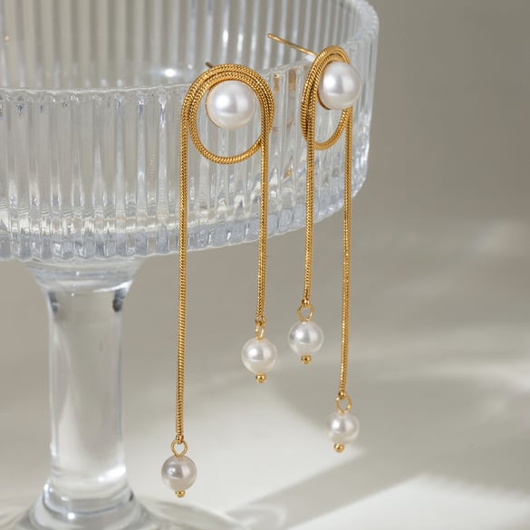 1 paire de boucles d&#39;oreilles à tige géométriques élégantes en acier inoxydable plaqué or 18 carats avec perles artificielles pour femmes