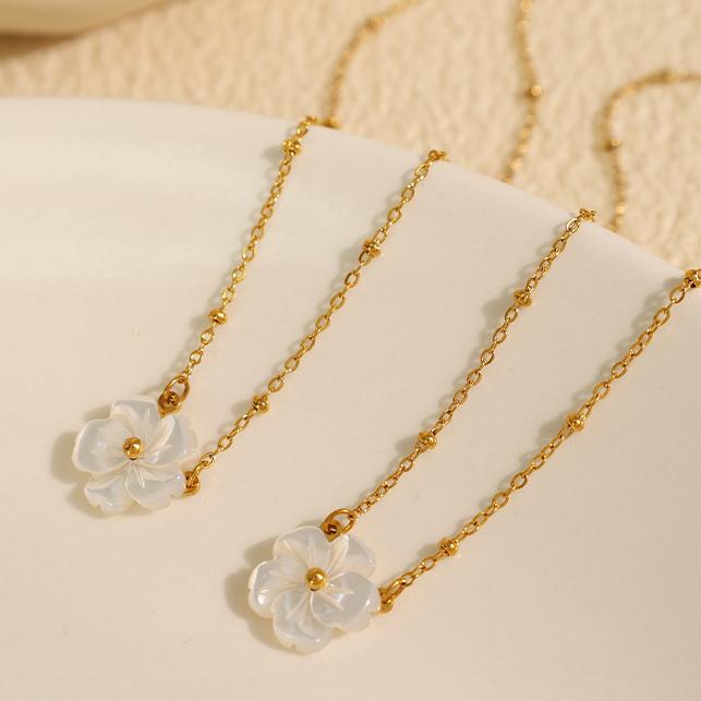 1 Piece Classic Series Elegant Flower Titanium Steel   Gold Color  Women's Pendant Necklaces Picture8