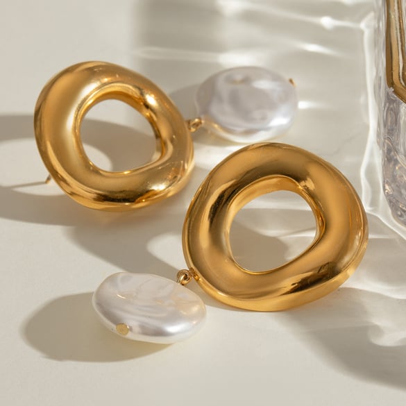 1 paire de boucles d&#39;oreilles pendantes élégantes en acier inoxydable plaqué or 18 carats avec perles artificielles pour femmes, série Simple