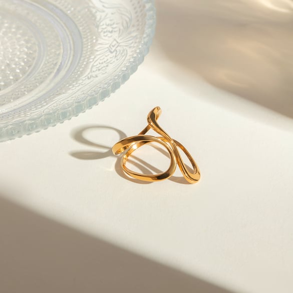 Stile INS transfrontaliero europeo e americano, moda popolare, acciaio inossidabile oro 18k, linea liscia, anello aperto a forma speciale, gioielli all&#39;ingrosso