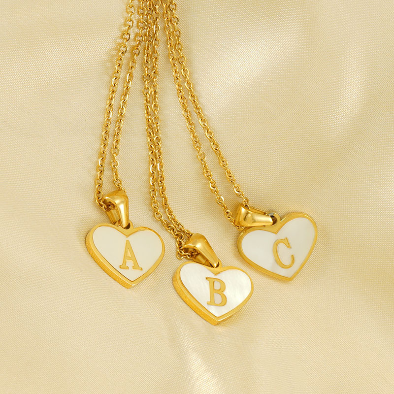 Collar con colgante de acero de titanio chapado en oro de 18 quilates para mujer, serie Simple, con forma de corazón, para uso diario. Imagen3
