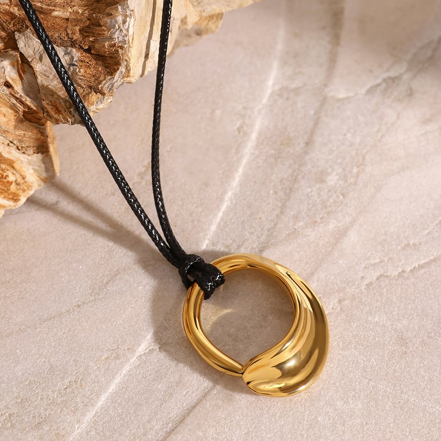 Collar con colgante de acero inoxidable chapado en oro de 18 quilates para mujer, diseño geométrico informal, serie simple, 1 unidad Imagen6