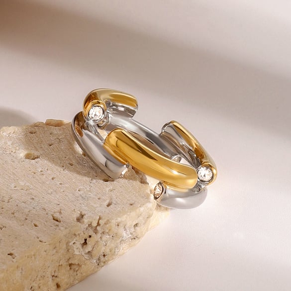 Anillo sencillo de acero inoxidable con diamantes de imitación chapados en oro de 18 quilates para mujer, serie simple, geométrico, diario.