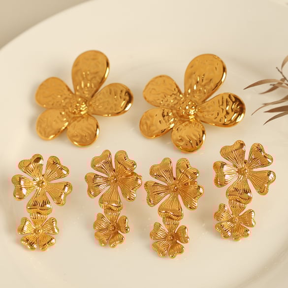 1 Pair Romantic Series Sweet Flower Titanium Steel 18K Gold Plated Women Stud Earrings