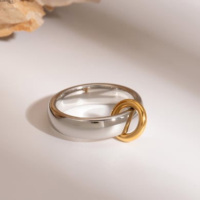 Anillo individual de acero inoxidable chapado en oro de 18 quilates para mujer, serie simple, Europa y América, color sólido h5 Imagen3