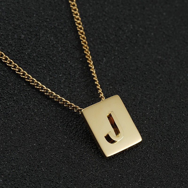 Collar con colgante unisex de acero de titanio chapado en oro de 18 quilates con letras diarias de la serie Simple Imagen6