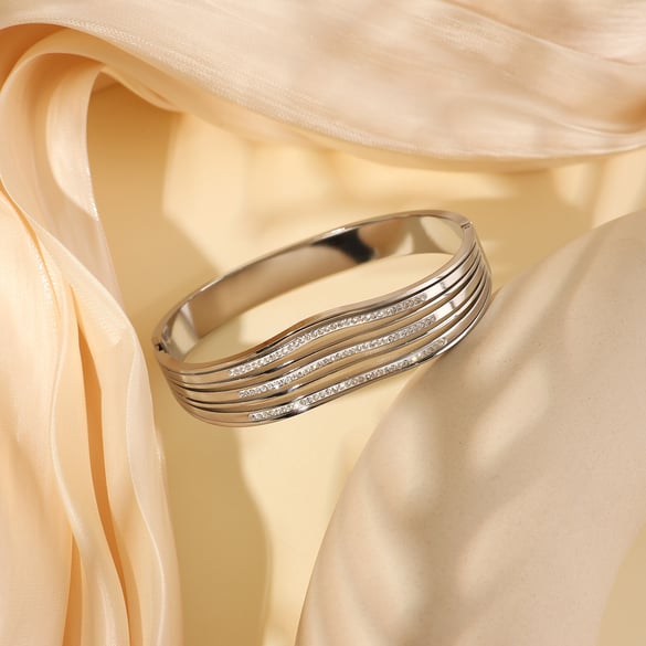 1 pieza de pulseras de mujer de acero inoxidable color dorado con tira clásica de serie simple
