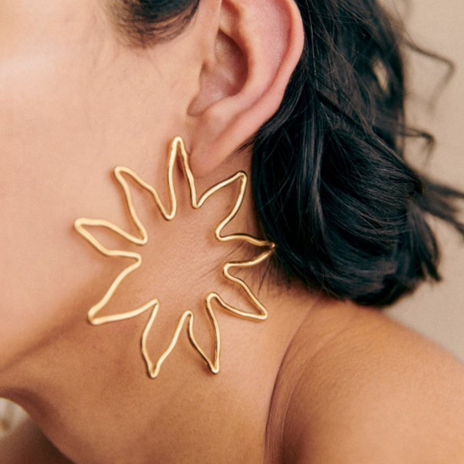 1 Pair Simple Retro Style Hollowed-out Flower Shape Stainless Steel 18K Gold Plated Women's Stud Earrings Picture4