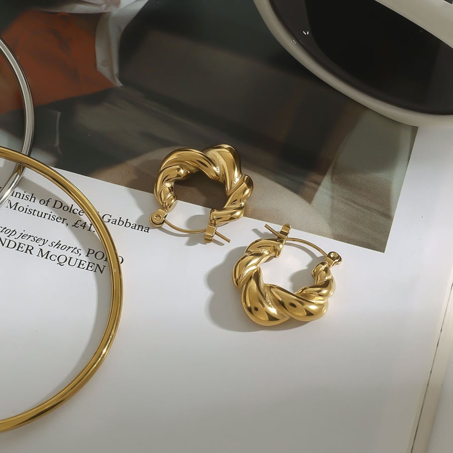 1 par de pendientes de aro de acero inoxidable anulares de color dorado para mujer, serie clásica de Europa y América Imagen9