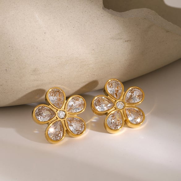 1 Paar Simple Series Retro Flower Edelstahl 18 Karat vergoldete Damen-Ohrstecker 2