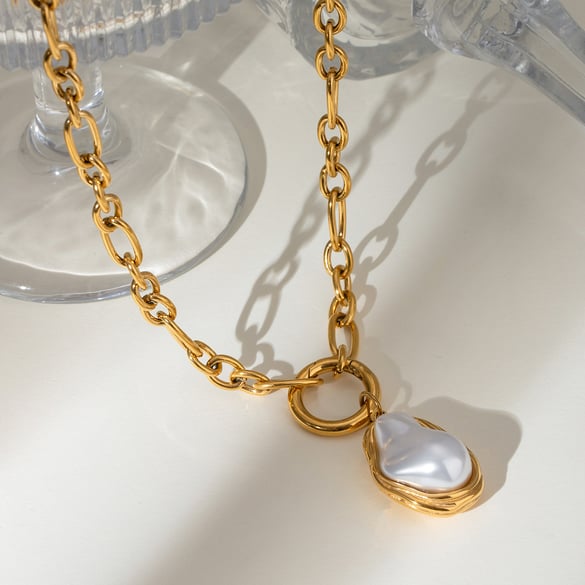 Collar con colgante de perlas artificiales para mujer, elegante, de acero inoxidable, chapado en oro de 18 quilates, serie clásica, 1 unidad 2