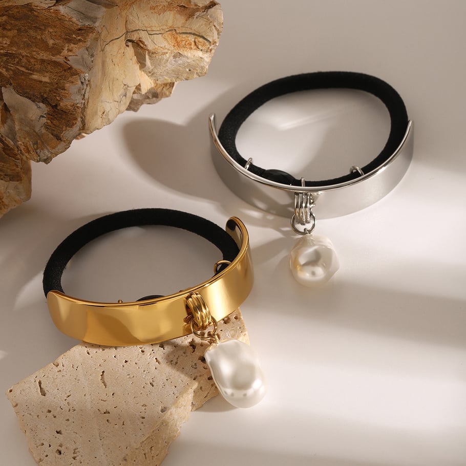 1 Paar Simple Series Elegante geometrische Haargummis aus Edelstahl mit 18 Karat Goldbeschichtung und Kunstperlen für Damen Bild3