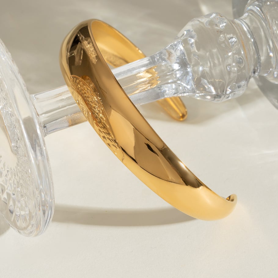 1 Stück Simple Series Einfache einfarbige Edelstahl-Armreifen mit 18 Karat Goldbeschichtung für Damen Bild4