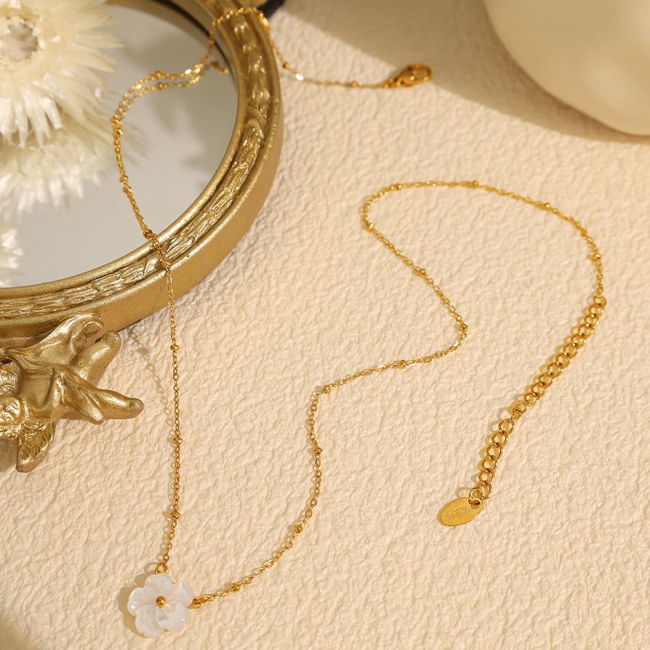 1 Piece Classic Series Elegant Flower Titanium Steel   Gold Color  Women's Pendant Necklaces Picture3