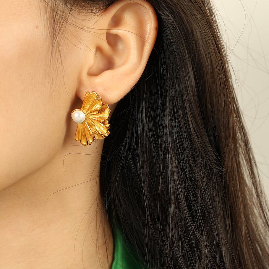1 Pair Luxurious Series Elegant Flower Titanium Steel 18K Gold Color Plated Artificial Pearl Women's Stud Earrings Picture4