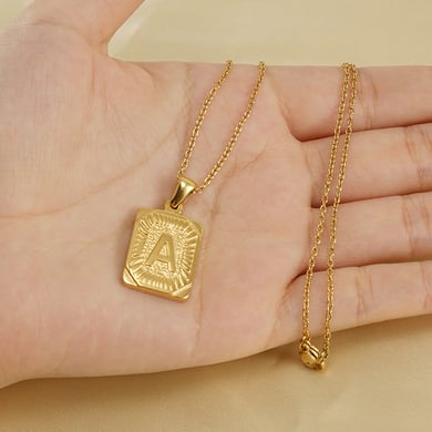 1 pezzo semplice serie lettera giornaliera acciaio inossidabile placcato oro 18K collane con ciondolo unisex h5 Immagine5