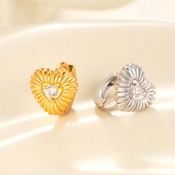 1 paire de boucles d&#39;oreilles créoles en forme de cœur simple, en cuivre sans placage, en zircone, pour femme