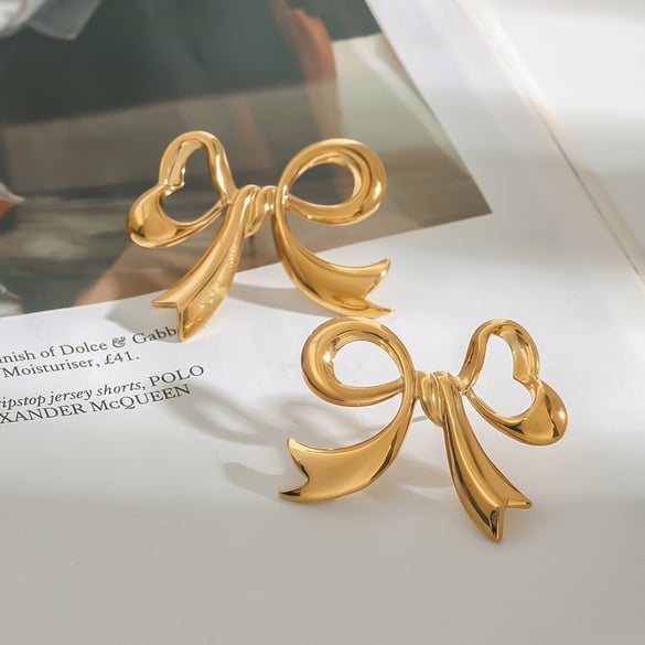 1 paio di orecchini a bottone da donna in acciaio inossidabile color oro con nodo a fiocco in Europa e America della serie romantica
