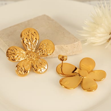 1 Pair Romantic Series Sweet Flower Titanium Steel 18K Gold Plated Women Stud Earrings h5 Picture3