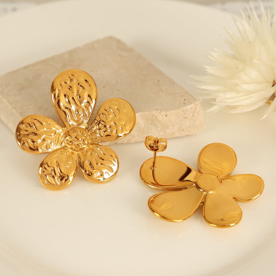 1 Pair Romantic Series Sweet Flower Titanium Steel 18K Gold Plated Women Stud Earrings Picture3