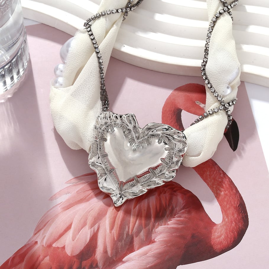 1 Piece Simple Series Heart Alloy Rhinestone Women's Beaded Necklaces Picture8