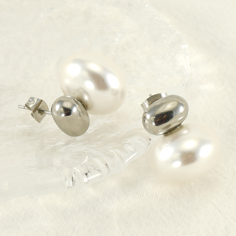 1 Pair Luxurious Retro Style Solid Color Stainless Steel 18K Gold Plated Inlay Artificial Pearl Women's Stud Earrings Picture4