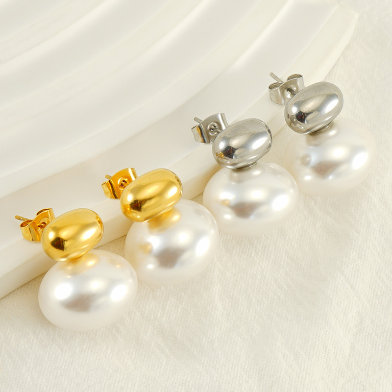1 Pair Luxurious Retro Style Solid Color Stainless Steel 18K Gold Plated Inlay Artificial Pearl Women's Stud Earrings Picture3