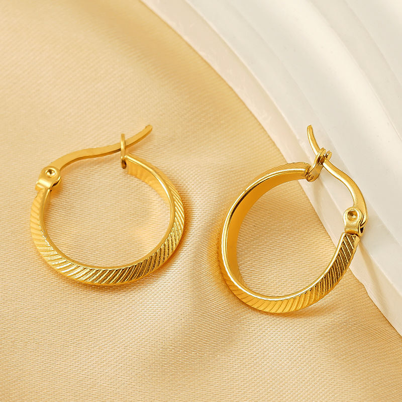 1 Pair Simple Cool Style Striped Ring Shape Stainless Steel 18K Gold Plated Women's Hoop Earrings Picture4