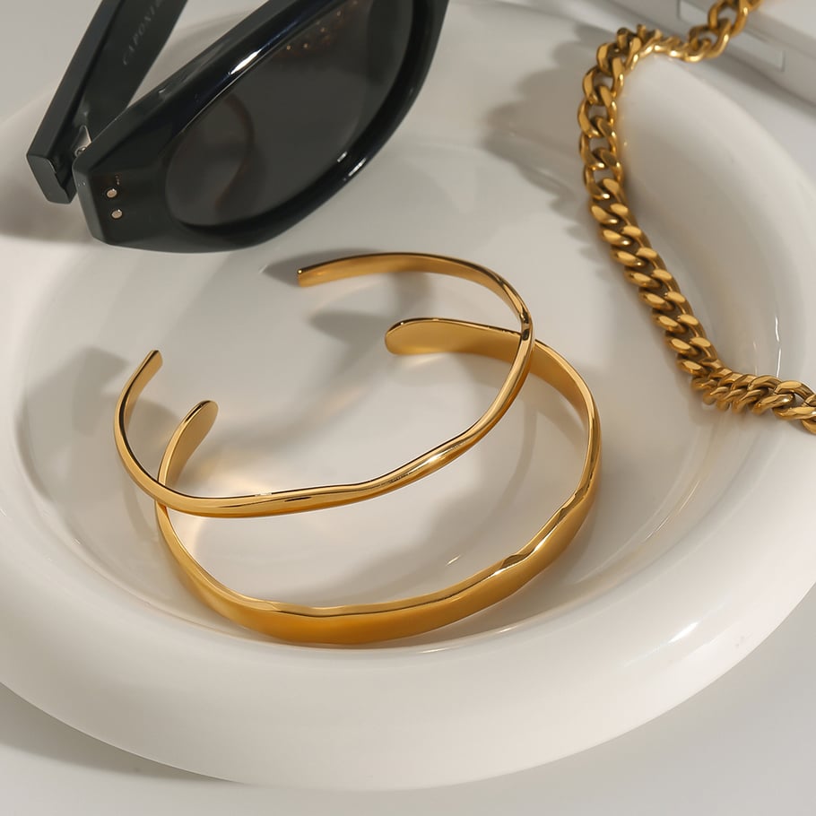 1 Stück Simple Series Europa und Amerika Ringförmige Edelstahl Goldfarbene Damenarmreifen Bild4