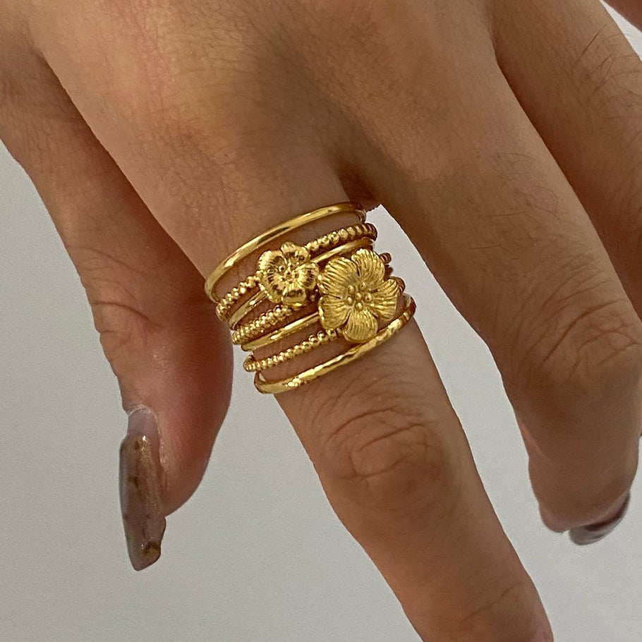 1 Stuk Luxe Serie Ins Stijl Bloem Roestvrij Staal Goudkleurige Dames Ring Sets Afbeelding17