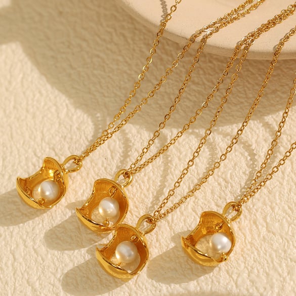 1 stuk Eenvoudige serie Retro geometrische roestvrij staal gouden kleur kunstmatige parel dames hanger kettingen