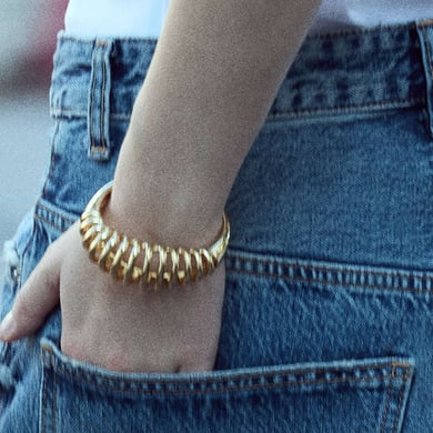 1 Paar 18 Karat Gold Edelstahl C-Reihe hohle Ohrringe Mode Straße Modell gleichen Stil Mesh hohl Armband weibliche Frauen Ohrringe Set h5 Bild5