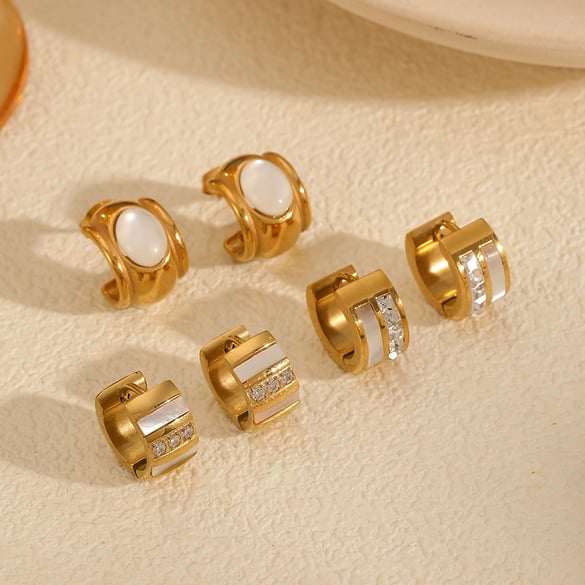 1 paio di orecchini a cerchio da donna con strass placcati in oro 18 carati, stile semplice e di lusso, leggeri e rotondi, in acciaio inossidabile 2