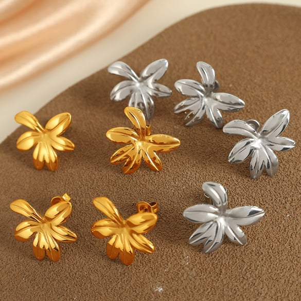 1 paar Simple Series Retro Flower roestvrij staal 18K vergulde dames oorbellen 2