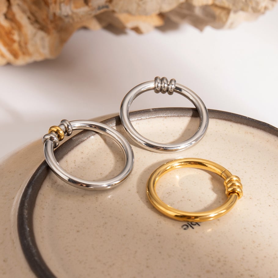 1 paire de bagues simples géométriques quotidiennes en acier inoxydable plaqué or 18 carats pour femme Image2