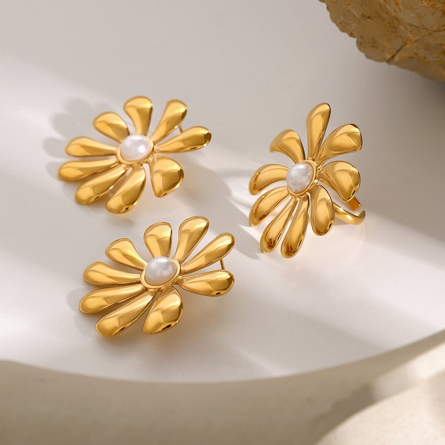 1 Paar Ohrringe-Set aus der Classic-Serie mit Retro-Blumenmotiv aus Edelstahl mit 18 Karat Gold überzogen und Kunstperlen Bild4