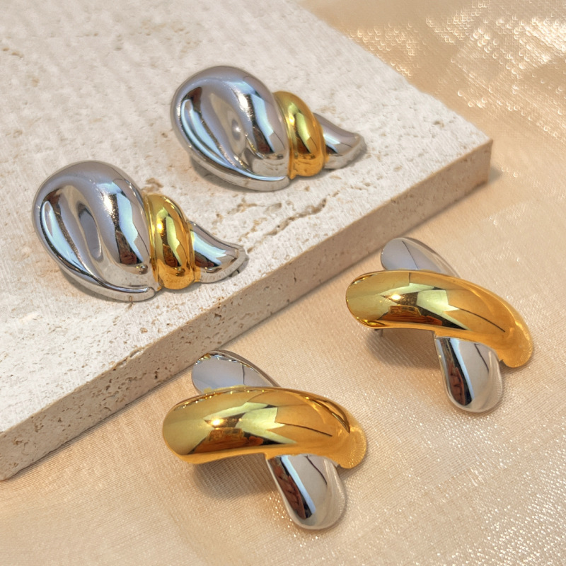 1 par de pendientes de botón de acero inoxidable dorados con diseño de tortuga retro de serie simple para mujer Imagen4