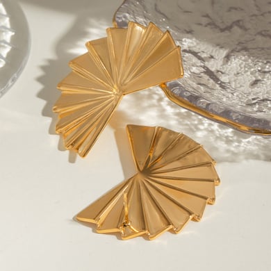 1 Pair Classic Series Retro Solid Color Stainless Steel 18K Gold Plated Women Stud Earrings h5 Picture4
