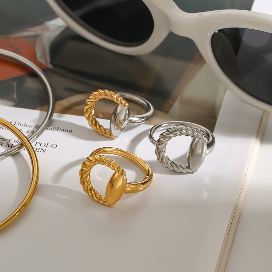 1 Stück Simple Series Europa und Amerika Ringförmige Edelstahl Goldfarbene Damen-Einzelringe Bild5