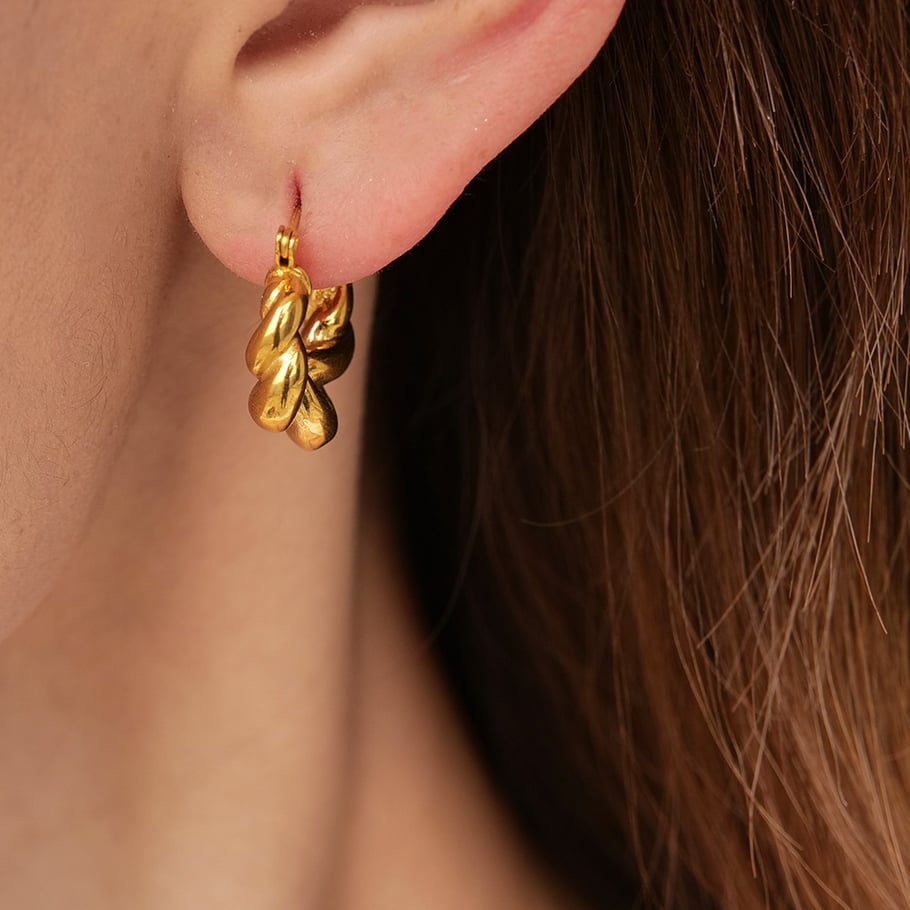 1 par de pendientes de aro de acero inoxidable anulares de color dorado para mujer, serie clásica de Europa y América Imagen3
