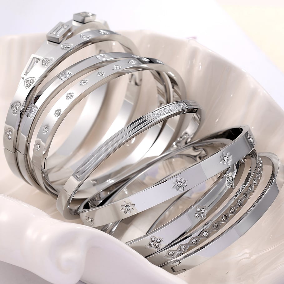 1 pieza de pulseras de mujer de acero inoxidable con diamantes de imitación de color dorado y diseño geométrico clásico de serie simple Imagen8