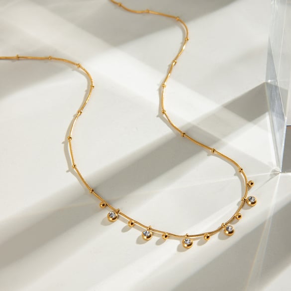 Collar con colgante de circonitas cúbicas de acero inoxidable chapado en oro de 18 quilates para mujer, serie simple, geométrico, diario, 1 unidad 2