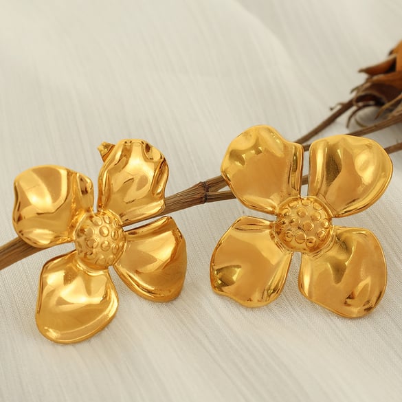 1 Pair Simple Series Retro Flower Stainless Steel 18K Gold Plated Women Stud Earrings 2