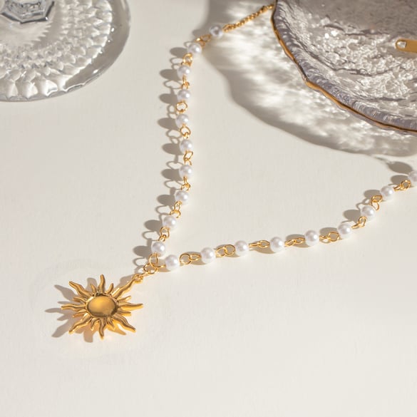 1 pezzo semplice serie retrò sole/luna acciaio inossidabile placcato oro 18 carati perla artificiale donne ciondolo collane