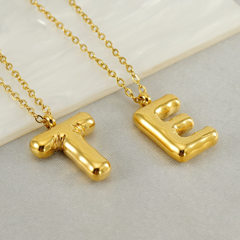 Collar con colgante de acero de titanio chapado en oro de 18 quilates para mujer, serie simple, 1 pieza Imagen3
