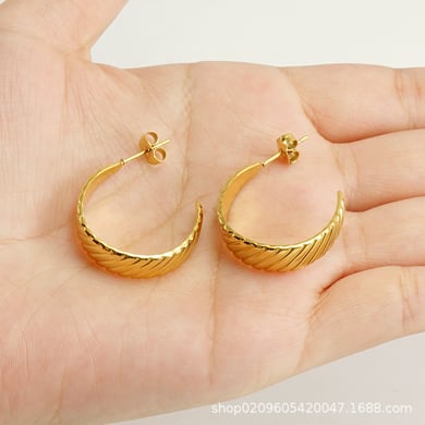 1 Pair Simple Series Classic Geometric Titanium Steel 18K Gold Plated Women Hoop Earrings h5 Picture3