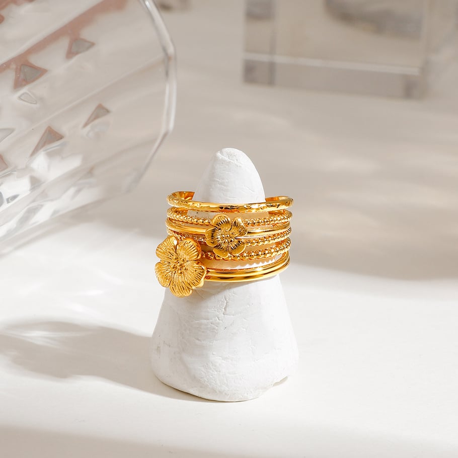 1 pezzo di lusso serie Ins stile fiore in acciaio inossidabile color oro anello da donna set Immagine4