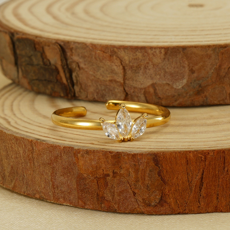 1 Paar grenzüberschreitender Ahornblattring aus Edelstahl mit eingelegtem Zirkonia für Damen, modischer und vielseitiger leichter Luxusring aus Titanstahl für Damen, verstellbarer Ring Bild3