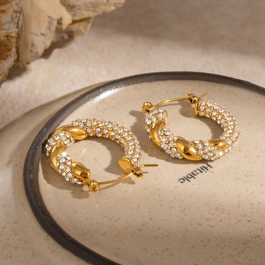 1 Paar Creolen aus der Simple Series Classic Twist aus Edelstahl mit 18 Karat vergoldetem Strass für Damen Bild4